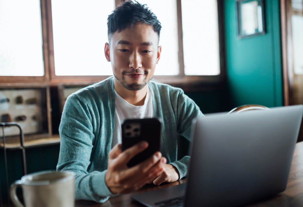 Man holding a smartphone
